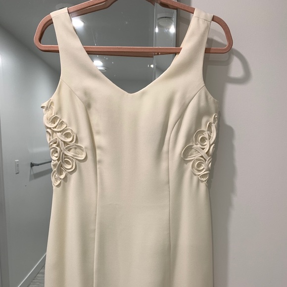 Dresses & Skirts - Lovely Ivory Dress